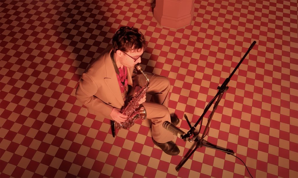 Fabian Dudek playing alone